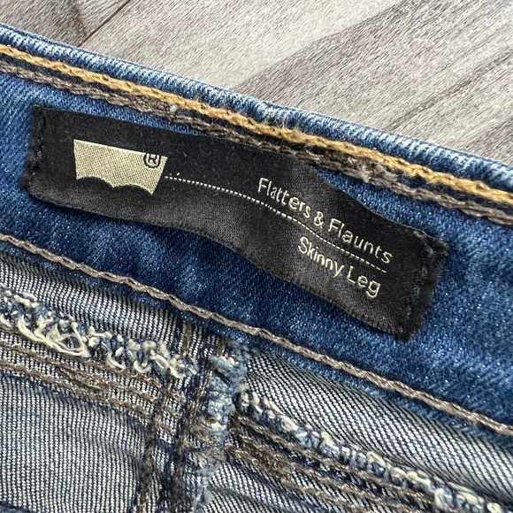 Levi's Flatters Flaunts Skinny Jeans Womens 8 Blue Medium Wash Faded Stretch Zip - Picture 4 of 11